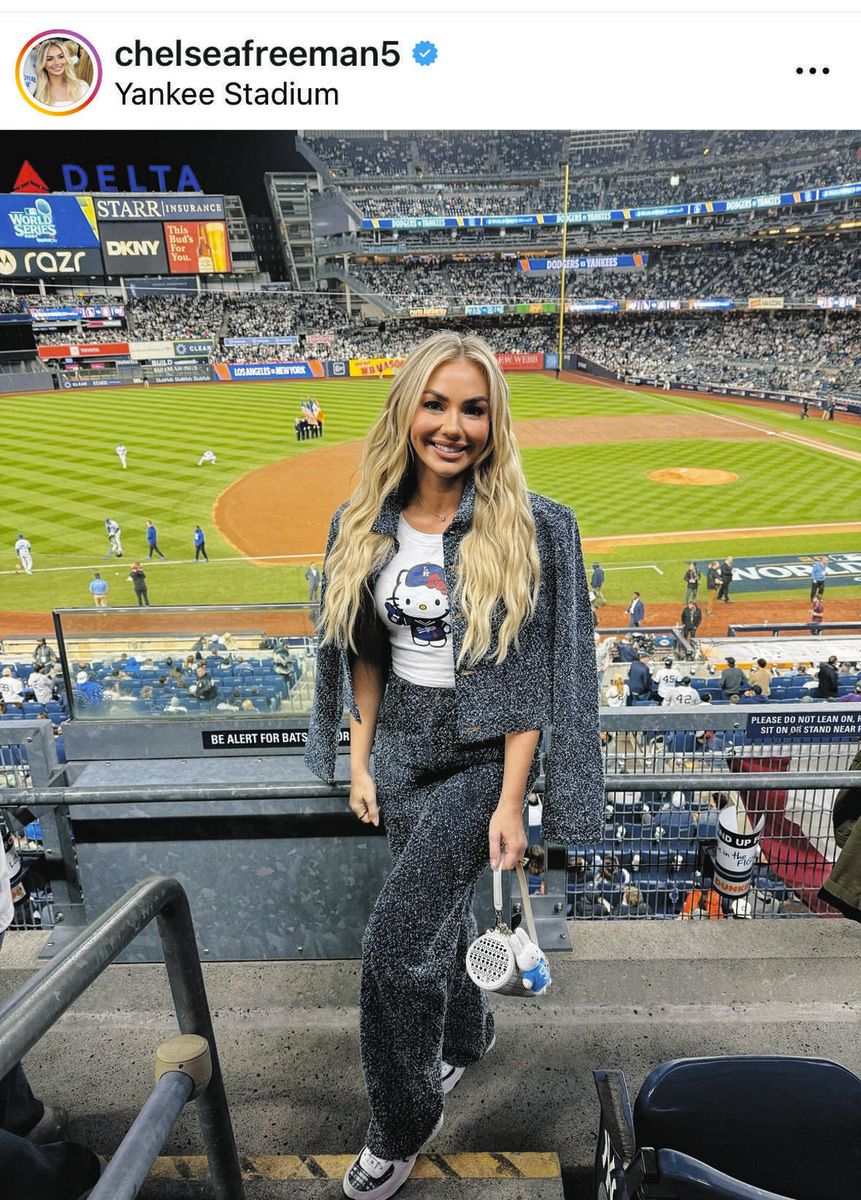 ◇フリーマン妻・チェルシーさん、キティちゃんＴシャツで応援【写真】：中日スポーツ・東京中日スポーツ