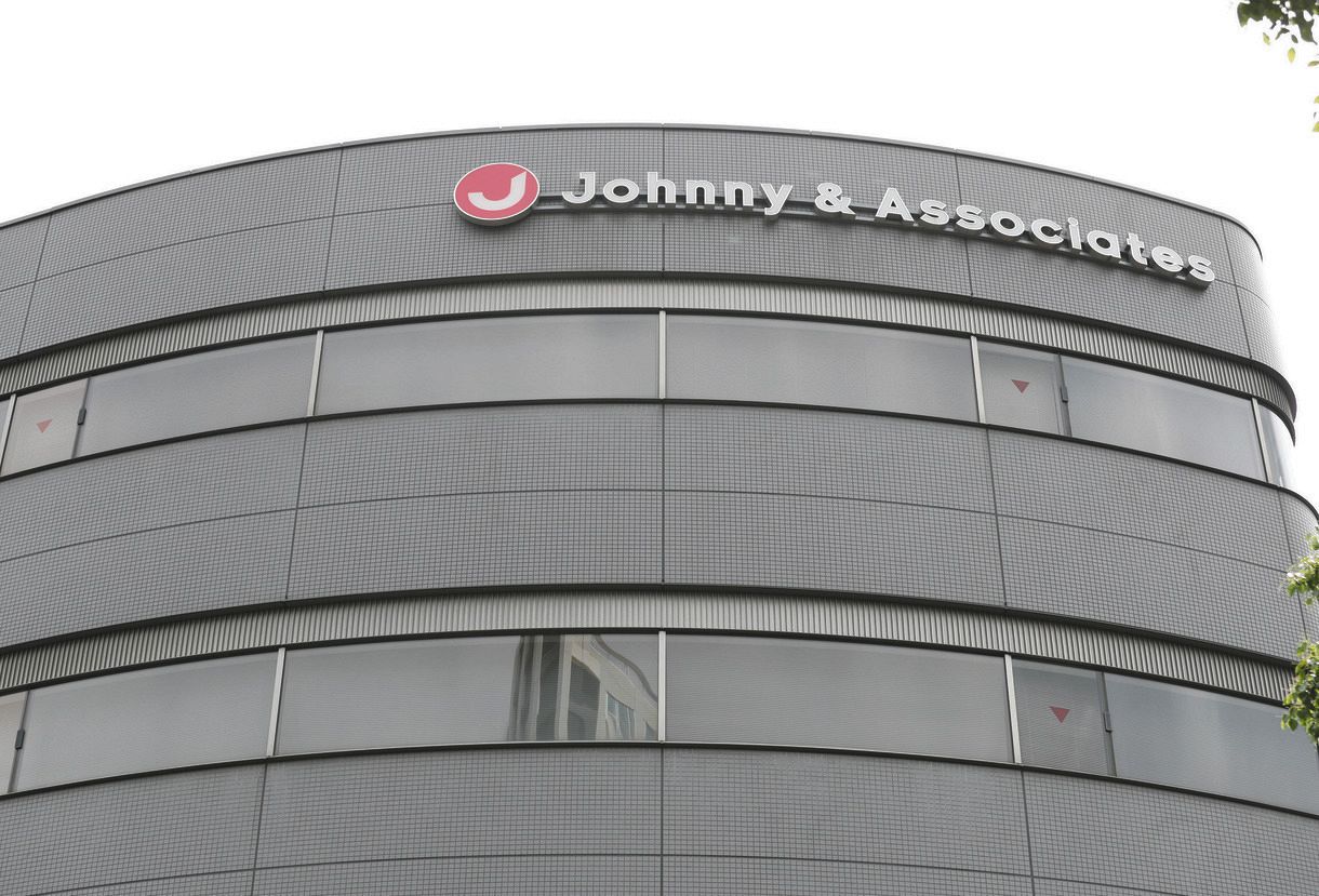 これでサヨナラじゃない V6解散直後に三宅健ラジオ生出演 森田剛とのハグ明かす 井ノ原 長野も乱入 中日スポーツ 東京中日スポーツ