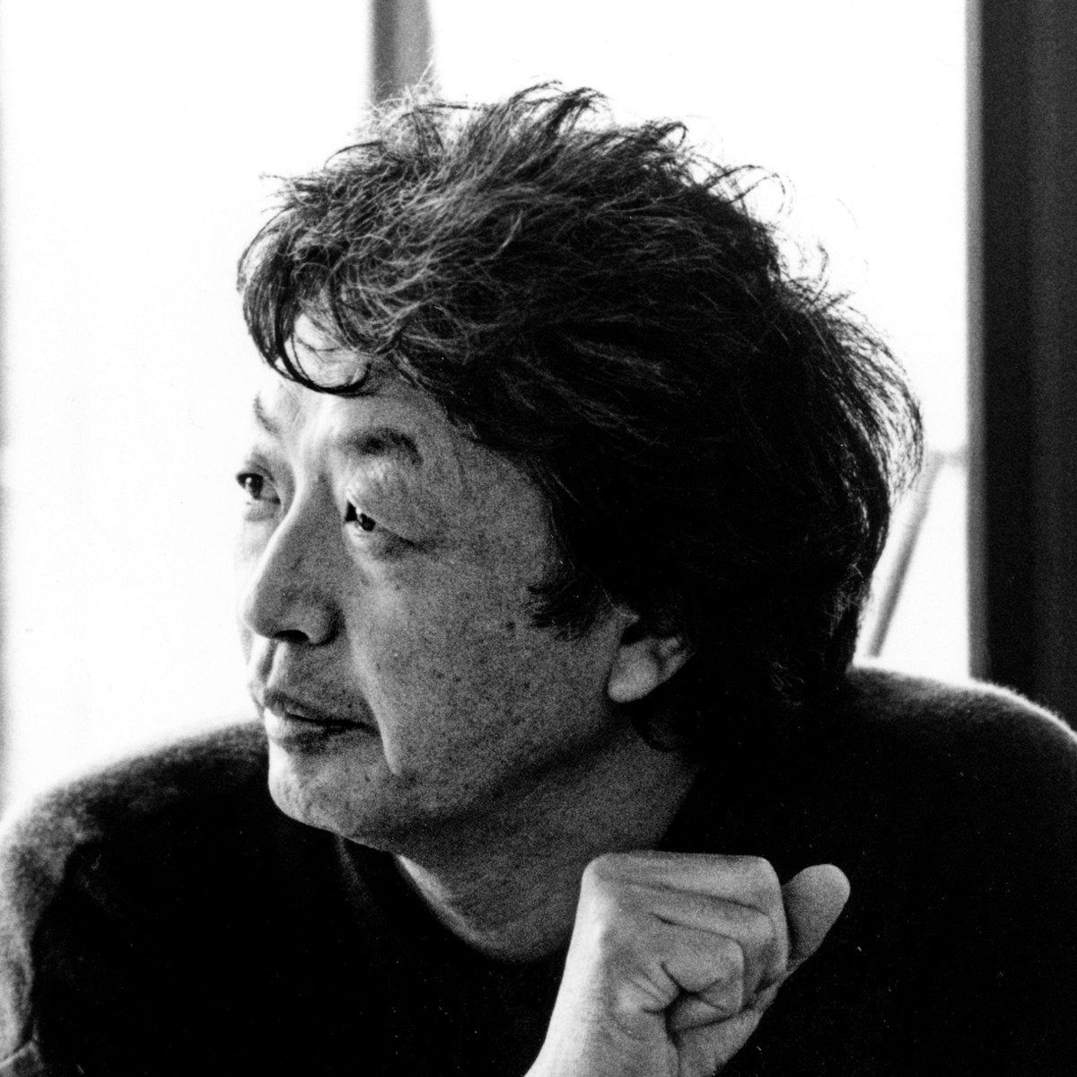 躍動 創造 しずおか＞ デザイナー・倉俣史朗 斬新、不可能のイス：中日