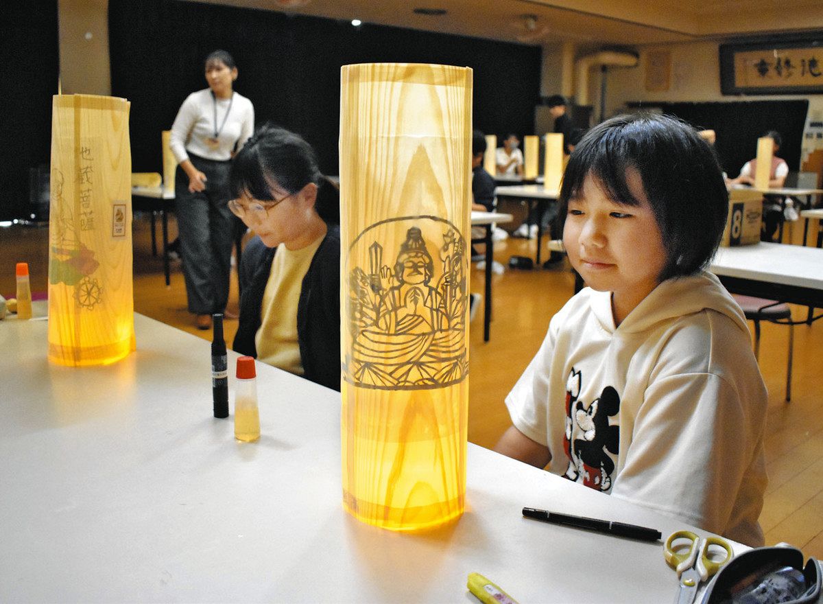 経木で石仏灯籠作ったよ 長野県・高遠小児童が9月22・23日のイベントで