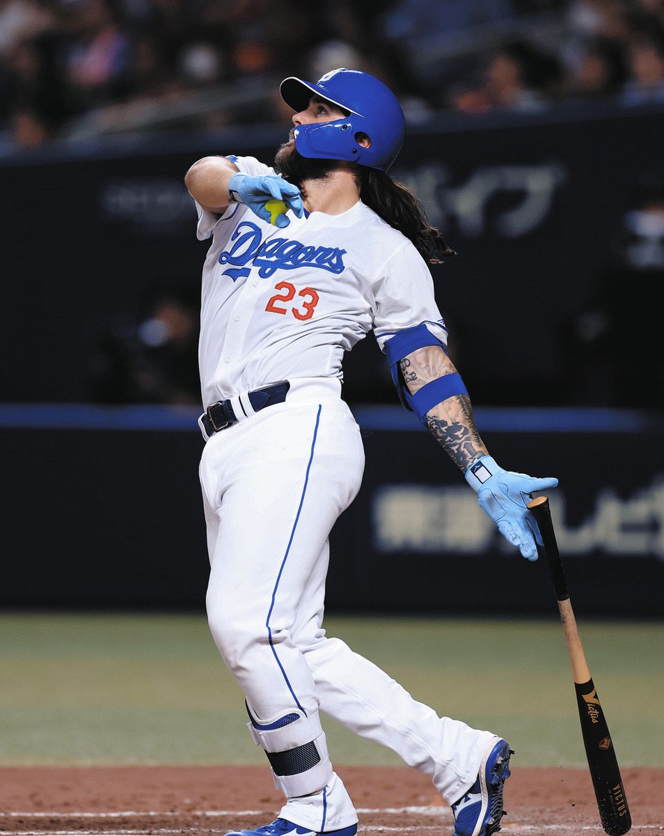 中日・チェイビス、悪送球の鬱憤晴らしたド派手5号 米時代は『シャワー