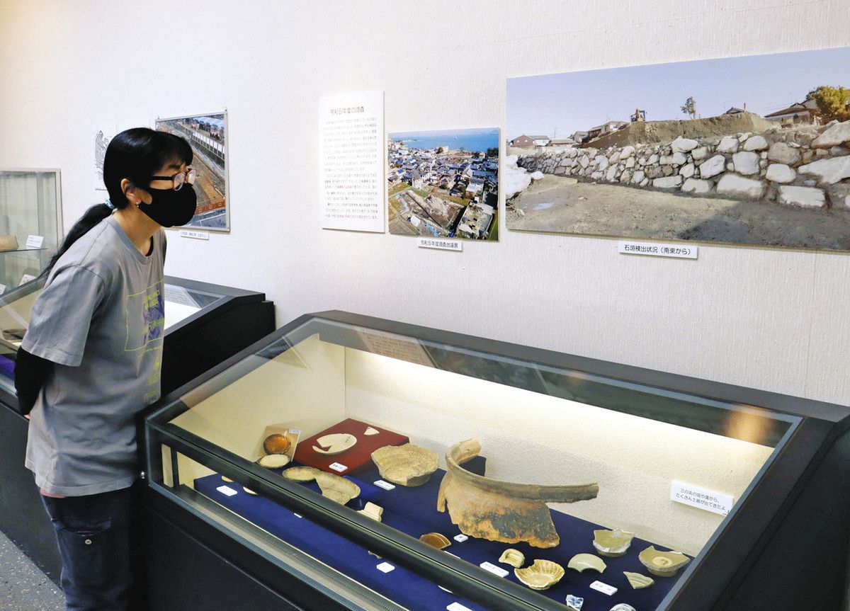 よみがえる幻の坂本城 大津で土器や陶磁器など展示：中日新聞Web