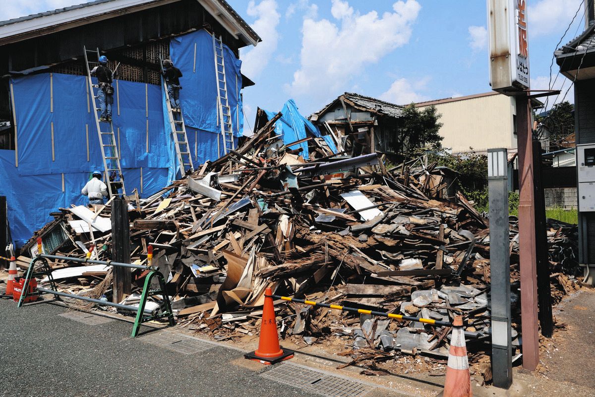 うだつの上がる町並みで空き家が崩壊…放置状態困った 自治会長が美濃市