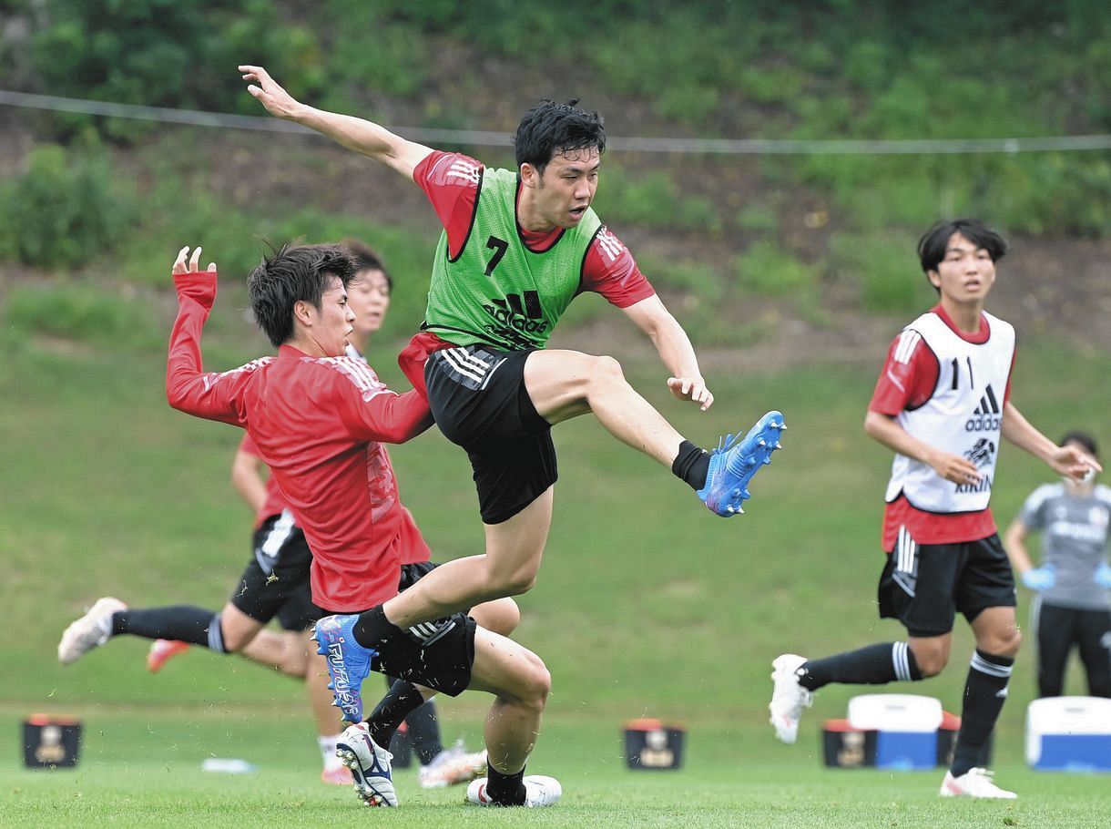 五輪サッカー Oa枠の遠藤 ゴール決めれば無敗 僕も決めないと 守備の要が攻撃でも引っ張る 中日スポーツ 東京中日スポーツ