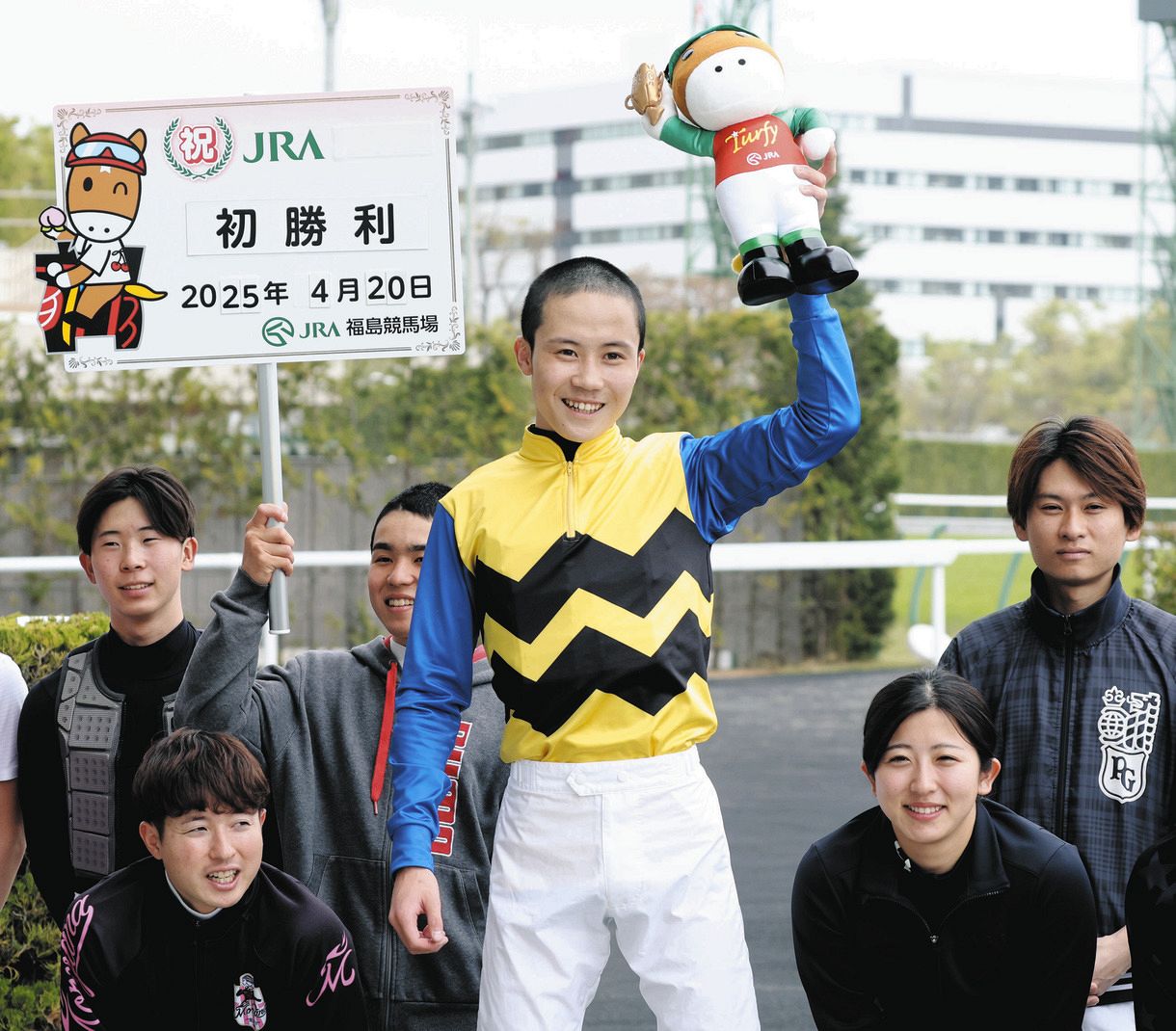 遠藤汰月騎手がうれしいJRA初勝利！デビュー53戦目、地元福島で