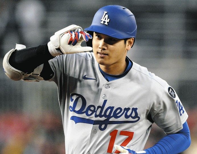 大谷翔平、『デコルテ・ポーズ』の流行に「いじられて盛り上がる分には