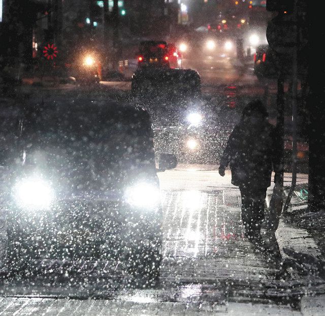 寒波到来 家路を急ぐ 長浜に大雪警報 中日新聞web