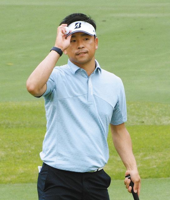 ほぼ独学でゴルフを学び 練習拠点は室内 ツアーデビュー戦の原敏之が首位と2打差6位発進 男子ゴルフ 中日スポーツ 東京中日スポーツ ほぼ独学でゴルフを学び 練習拠点は室内 ツアーデビュー戦の原敏之が首位と2打差6位発進 男子ゴルフ 中日スポーツ 東京中日スポーツ