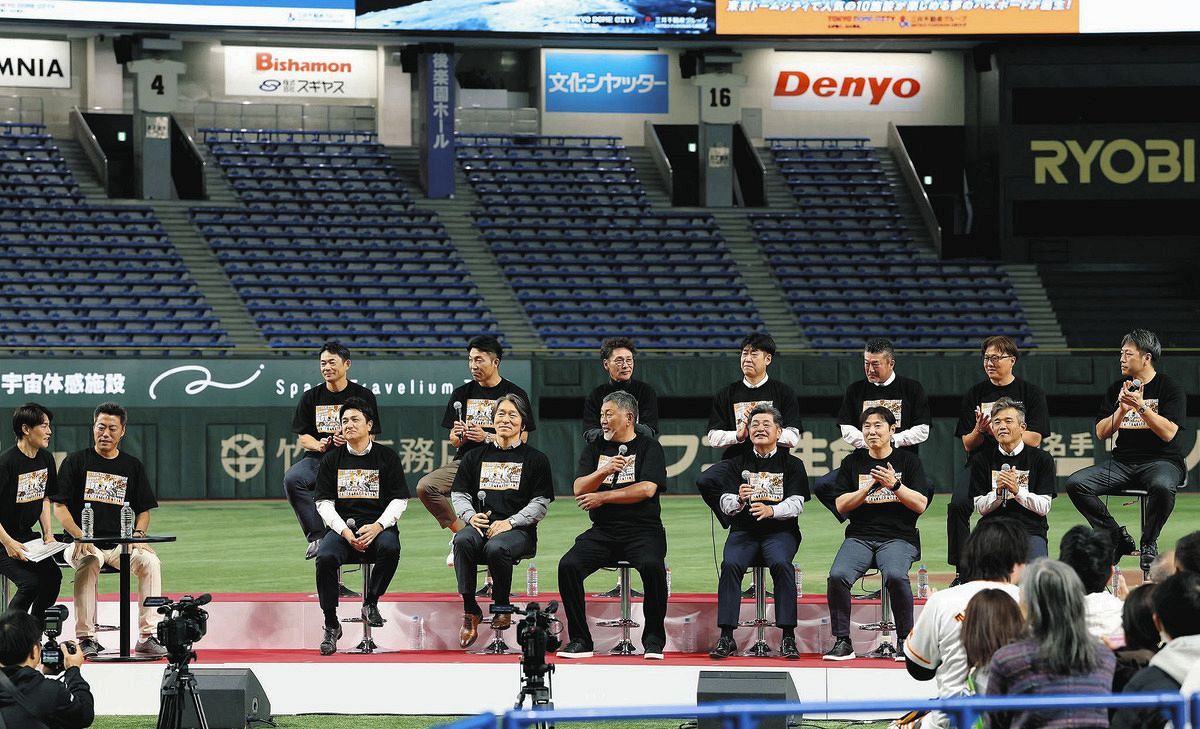 松井秀喜選手•清原和博選手(読売ジャイアンツ)サイン写真 トークをする（前列左から）松井秀喜氏、清原和博氏（読売巨人軍提供