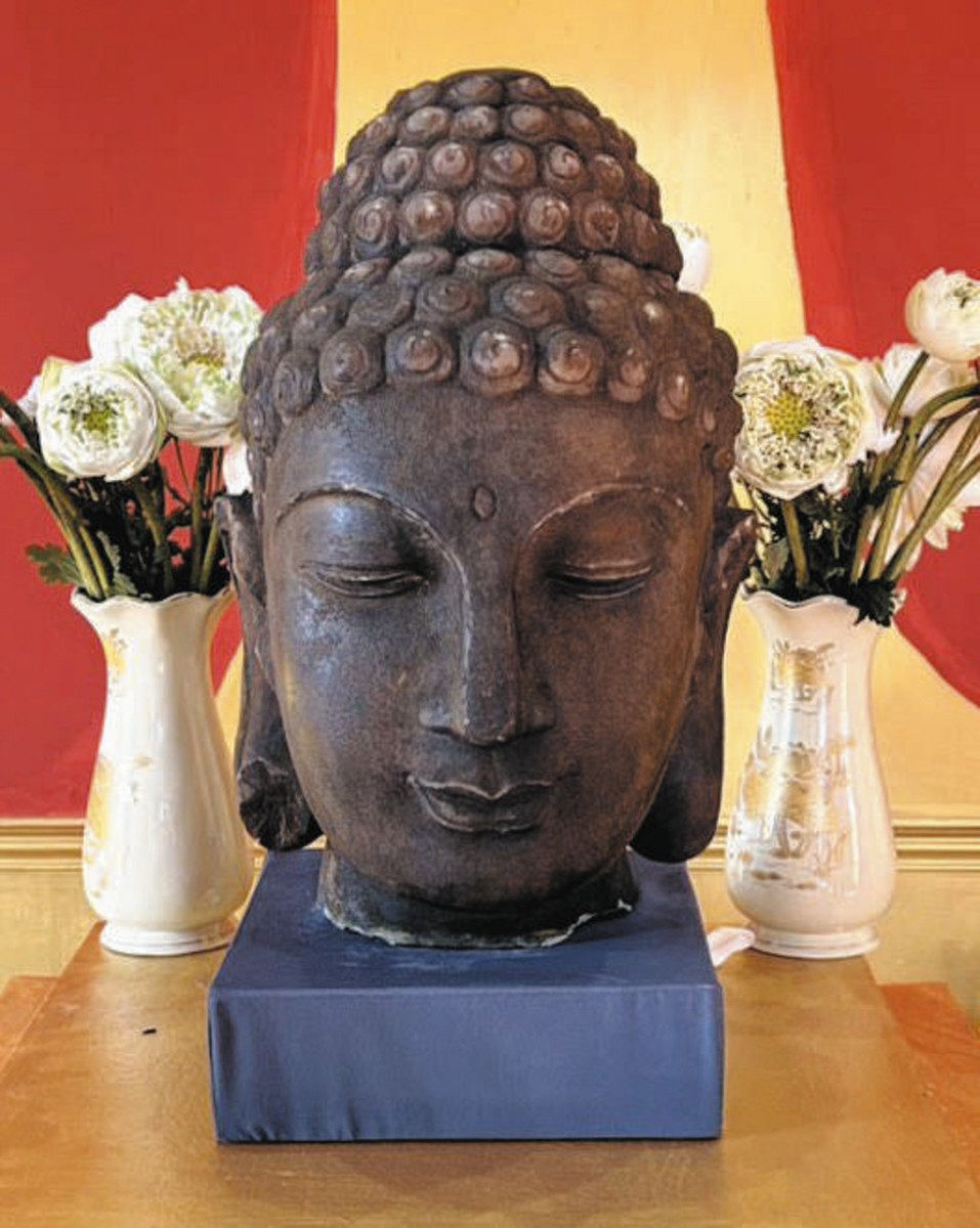 流浪の仏頭、小堂に安置 名古屋に一度渡りラオスに返還：中日新聞Web