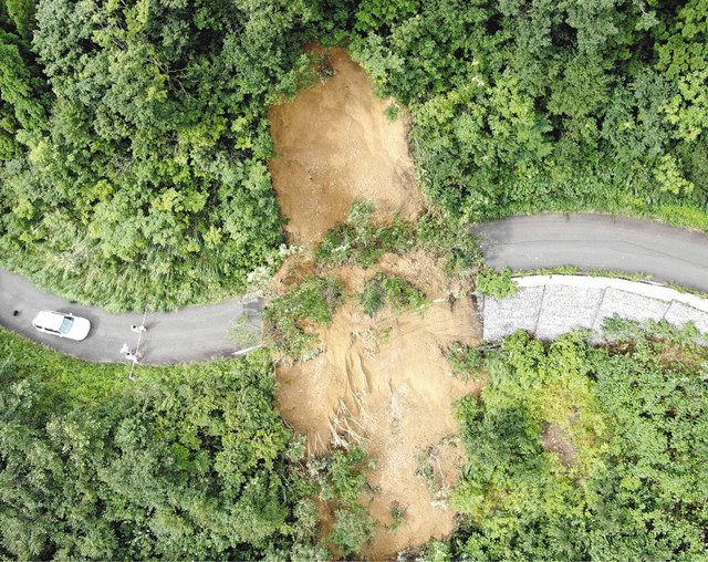 白木峠線 のり面崩落 先日の雨原因か周囲に人家なし 北陸中日新聞web