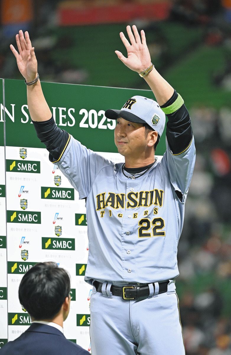 阪神・藤川球児監督、「厳しいですけど、面白いですね」余裕の笑顔で1