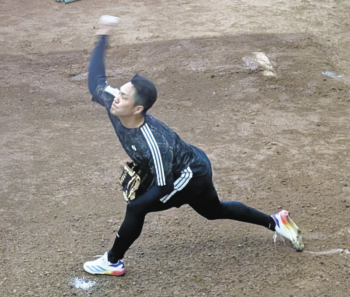 巨人・則本昂大、移籍後初のジャイアンツ球場訪れブルペン入り
