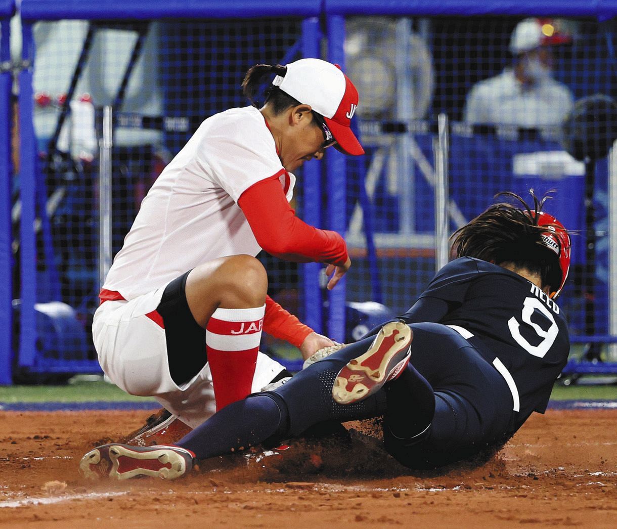 ソフトボールってコリジョンないのかね 初回の本塁クロスプレーに野球ファンは困惑 東京五輪ソフトボール 中日スポーツ 東京中日スポーツ ソフトボールってコリジョンないのかね 初回の本塁クロスプレーに野球ファンは困惑 東京五輪ソフトボール 中日スポーツ 東京中日スポーツ