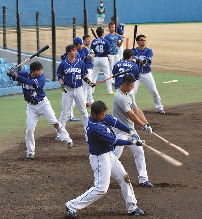 竜 野手全員 ビジター練習不足解消へ居残り素振り５０分 中日スポーツ 東京中日スポーツ