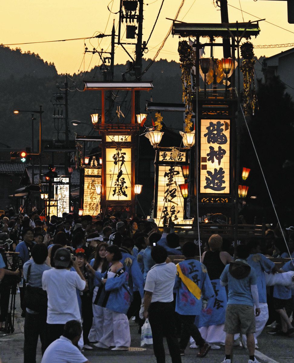 輪島大祭」最多のキリコ18基 重蔵神社の例祭でにぎわい：北陸中日新聞Web