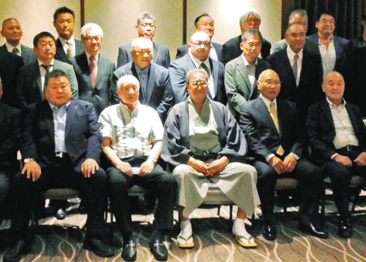 北の富士さんの傘寿を祝う「囲む会」に弟子ら30人駆けつける 「みなさんの顔を見たら…ちょっと…」と涙ぐむ場面も【大相撲】：中日スポーツ・東京 ...