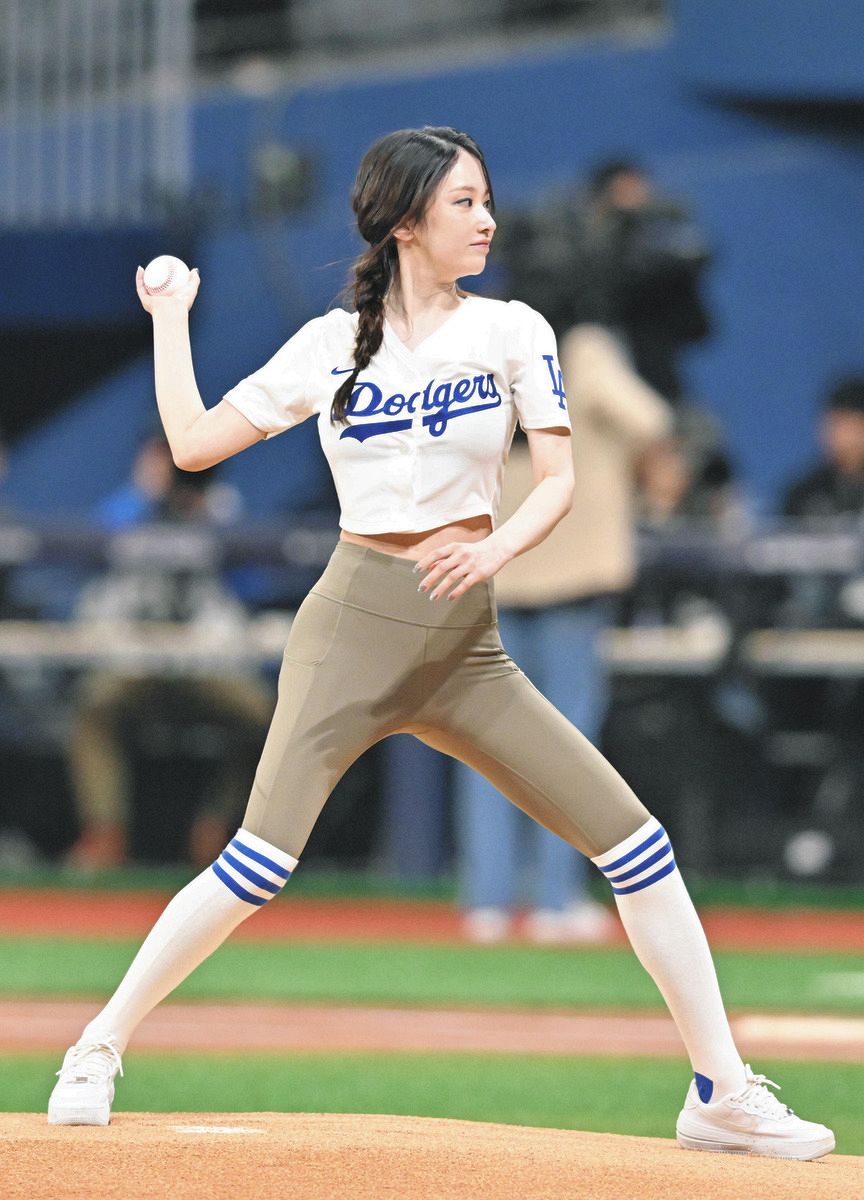 ◇ チョン・ジョンソ、始球式の美しさにため息が…【写真複数】：中日スポーツ・東京中日スポーツ