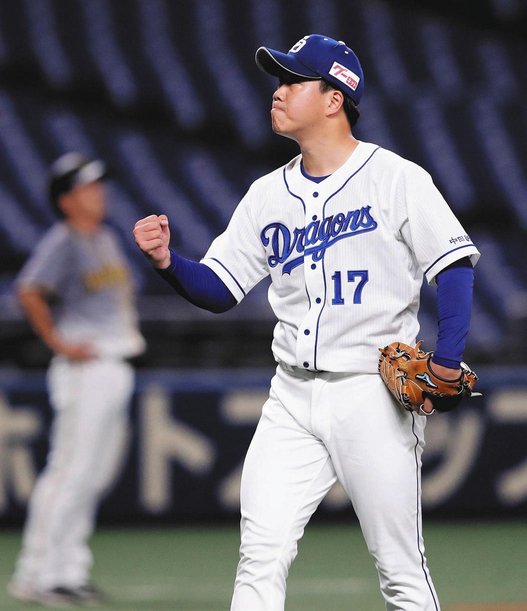 柳裕也17☆中日ドラゴンズ・ホームユニフォーム☆フリーサイズ - 野球