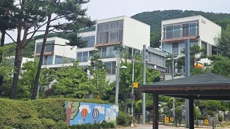 独創的な集合住宅が中古で2億円以上に、韓国：中日新聞Web