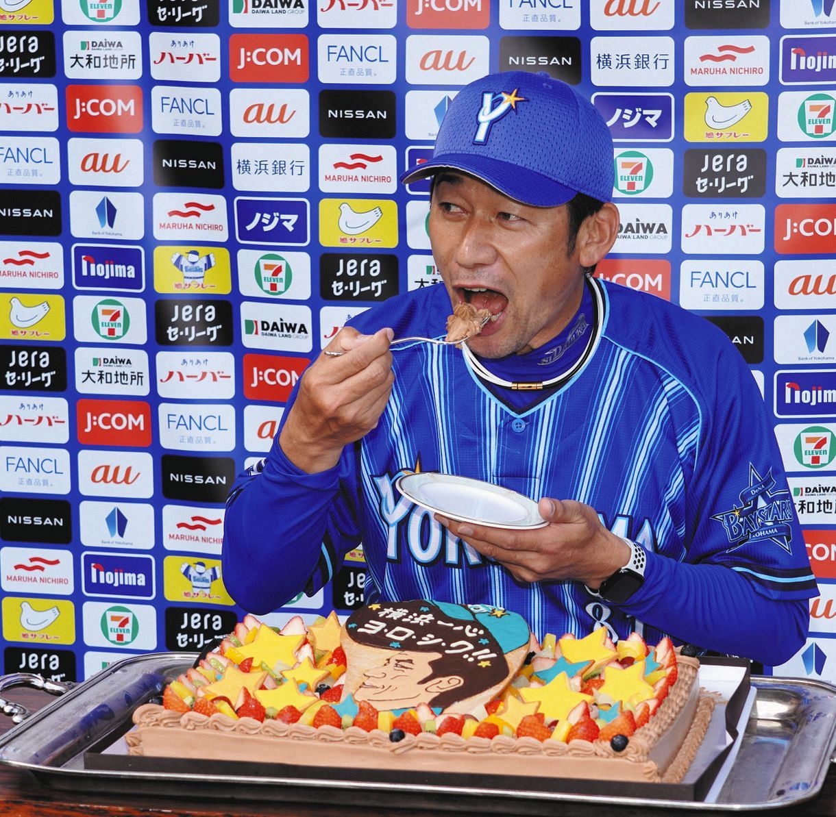 写真 ケーキのリーゼント部分に注目 番長がパクリ 中日スポーツ 東京中日スポーツ