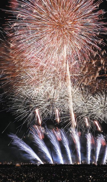 ふくろい遠州の花火」夏の夜空彩る 音と光の競演に観客くぎ付け：中日