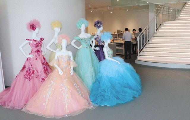 桂由美さんのドレス展示 日本初、若狭にブライダル専門美術館：中日新聞Web