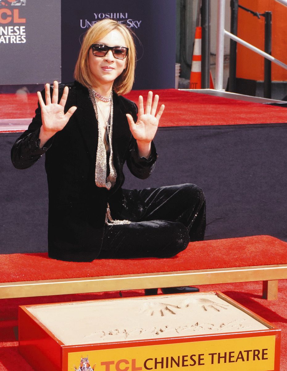 YOSHIKIの手形と足形が完成 LAのチャイニーズ・シアターで1・9