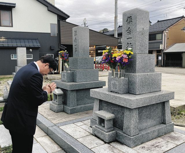 藤子Ⓐ作品は不滅」 氷見市長ら 生家・光禅寺で一周忌墓参：北陸中日