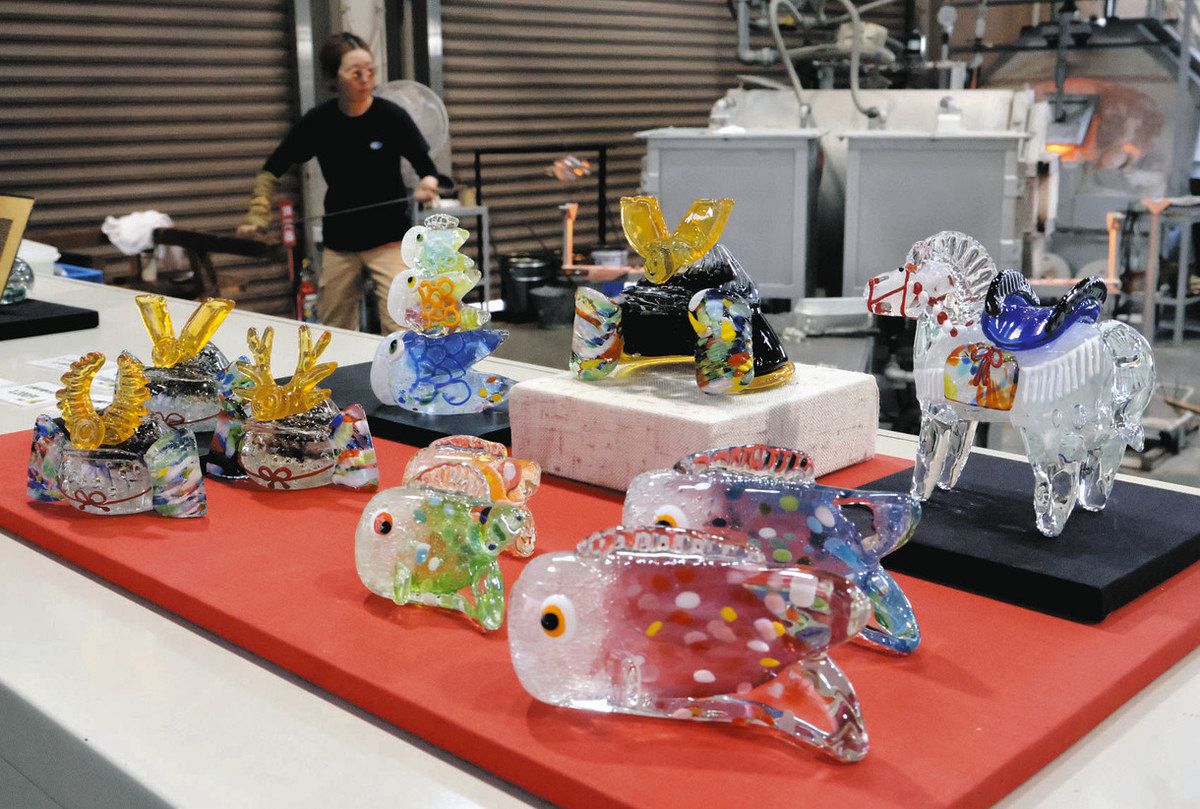 廃瓶が鮮やかなこいのぼりに 岡崎の工房で制作ピーク：中日新聞Web