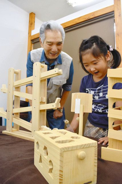 ユースク 笑顔すくすく 手づくり木のおもちゃ 岡崎の五十嵐さん 整体院で展示販売 中日新聞web