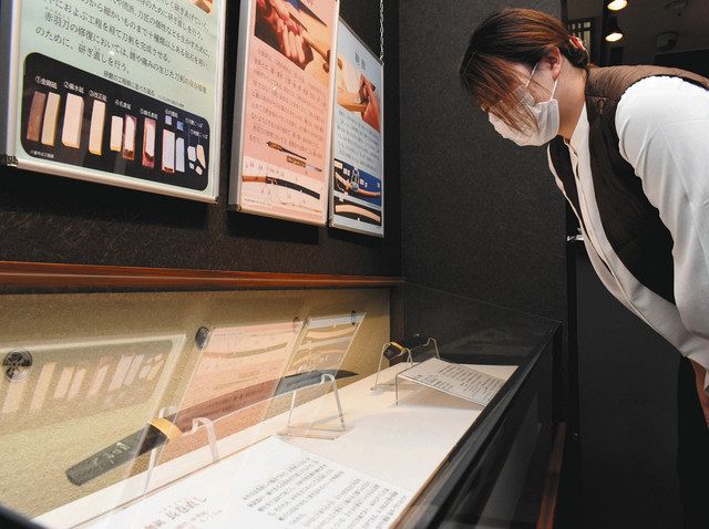 赤羽刀」輝き再び 鞘師ら修復、関鍛冶伝承館で展示：中日新聞Web