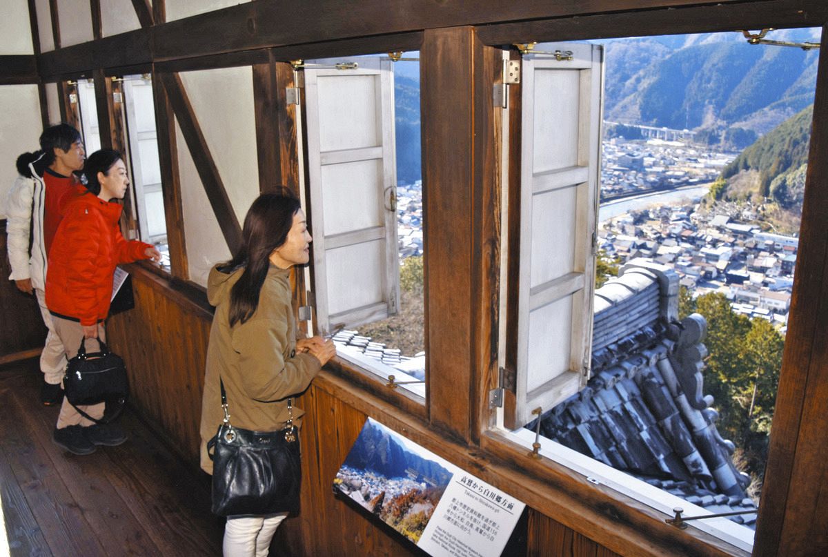 天守からの初日の出最高 郡上八幡城が10年ぶり元日営業：中日新聞Web