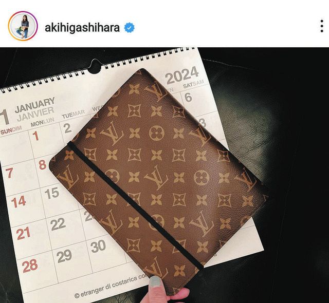 写真】東原亜希、久々復活の愛用手帳カバー：中日スポーツ・東京中日