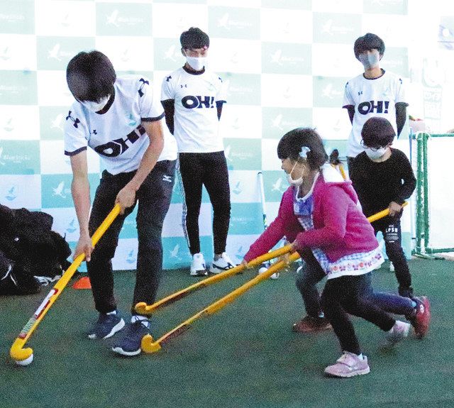 選手と楽しむホッケー ブルースティックス 米原で体験イベント 中日新聞web