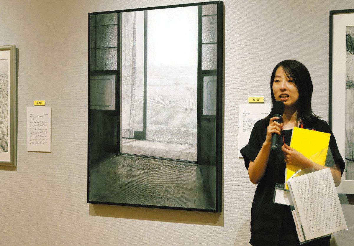 宮本三郎デッサン展開幕 大賞・岡本さん「初心 返れた」：北陸中日新聞Web