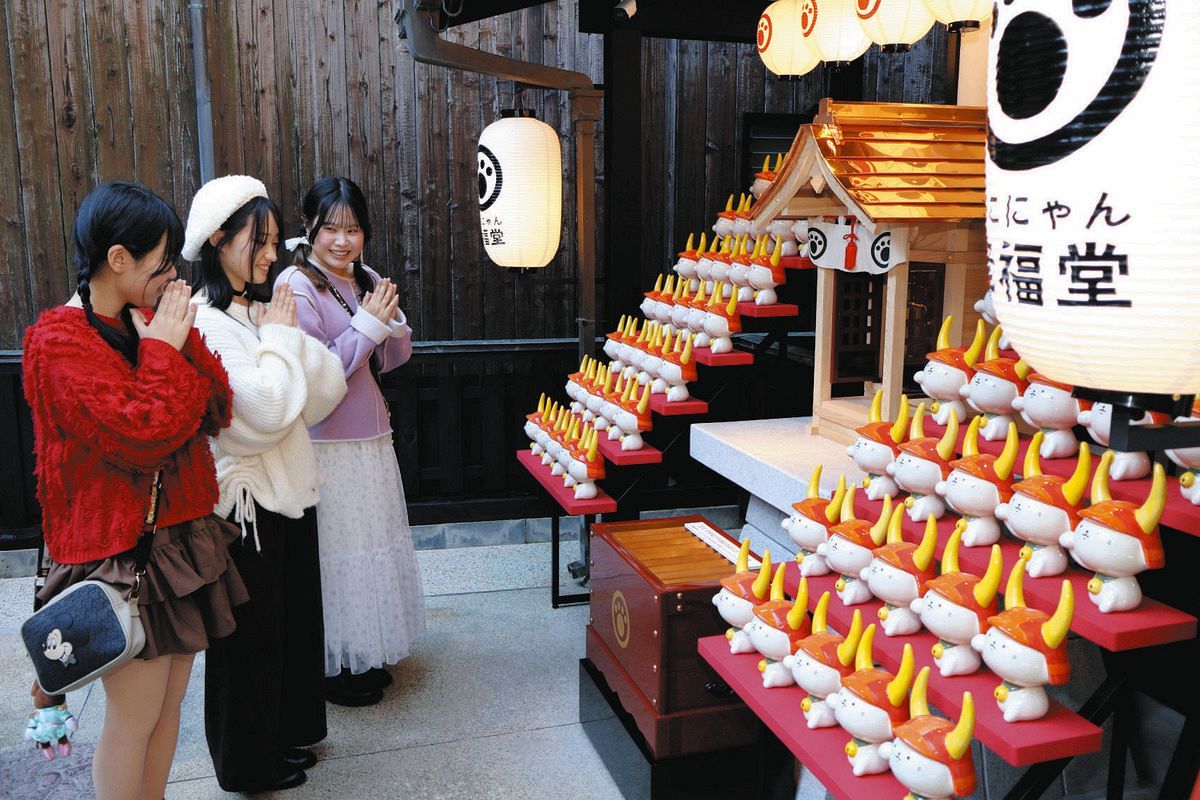 圧巻！222体のひこにゃん並ぶ「彦福堂」が誕生 彦根城の世界遺産登録を