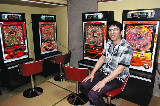 60年前のパチンコ台と椅子