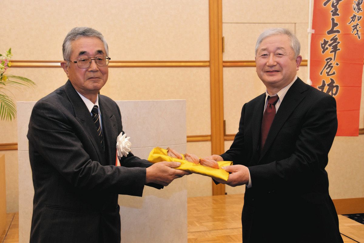 県知事賞に堀部さん 美濃加茂特産の堂上蜂屋柿品評会：中日新聞Web