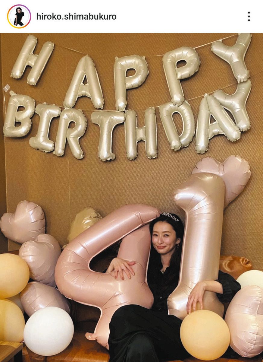 ◇島袋寛子、「41」のバルーンに囲まれて【写真】：中日スポーツ・東京