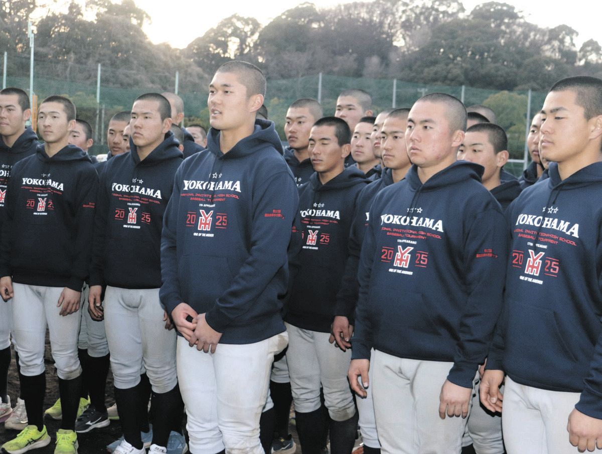 松坂大輔さん、母校・横浜の野球部員50人に特注サプライズ！19年