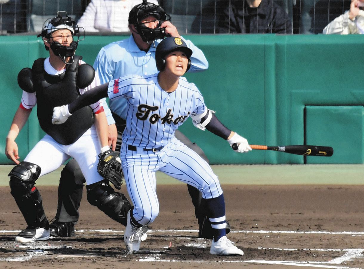 おおおおセンバツ初本塁打出た 大会13試合目での一発にネット涌く 塁審ジェスチャーもいつもより大きめ 中日スポーツ 東京中日スポーツ