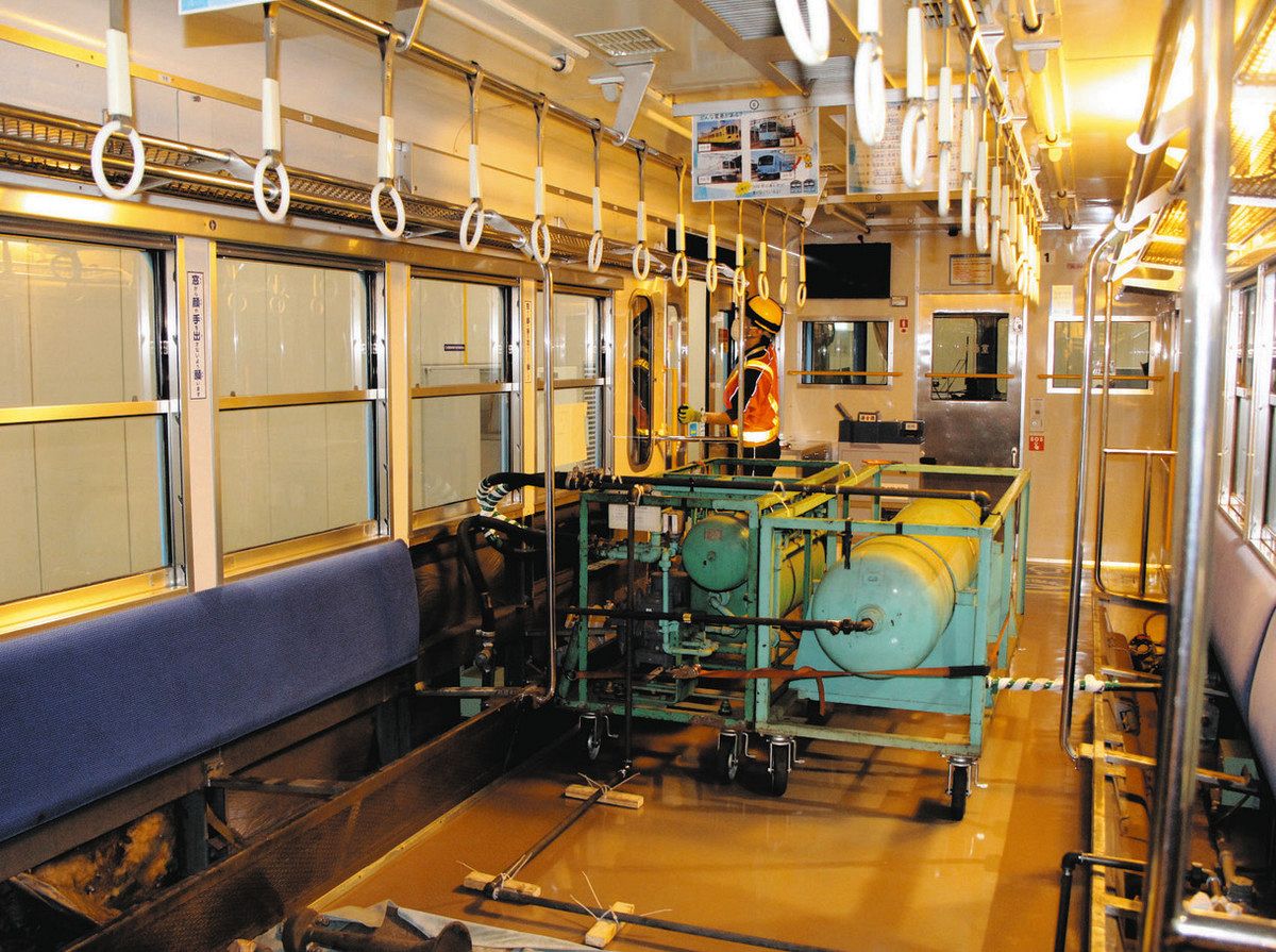 琵琶湖ブルーの100形を 京都で近江鉄道の電車を特別展示：中日新聞Web