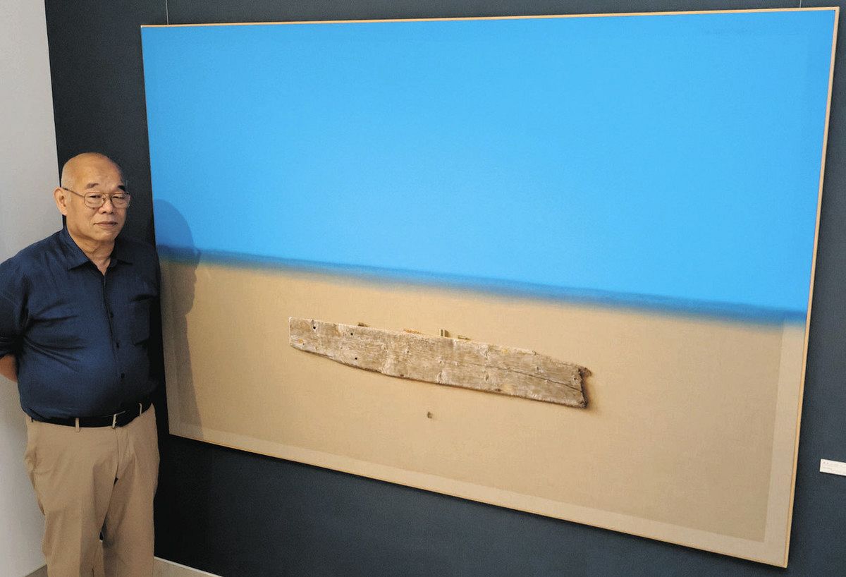 画像確認用(中島様) ウクライナ国旗」背景に作品描く 中島さん、伊賀で個展：中日新聞Web