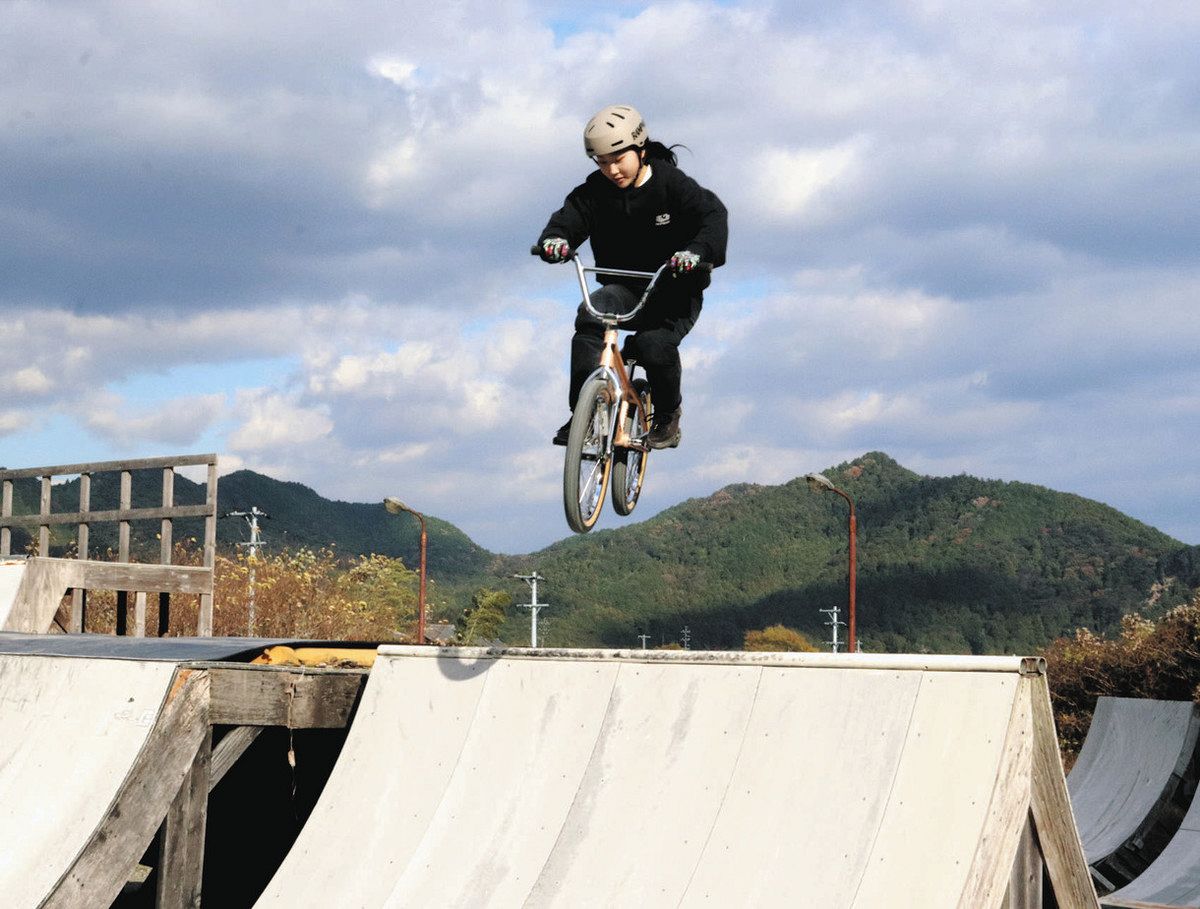 BMX「鳥みたいになれて、気持ちいい」 14歳、重力超えて目指すは金