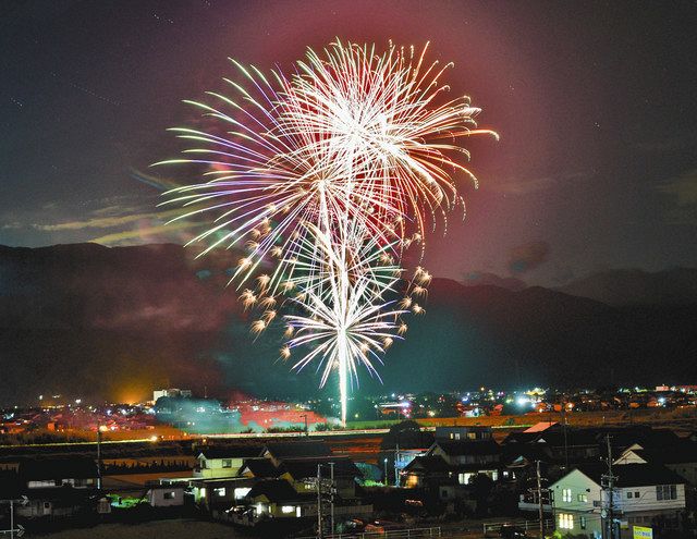 華やかに岐阜の夜空彩る 中日新聞web