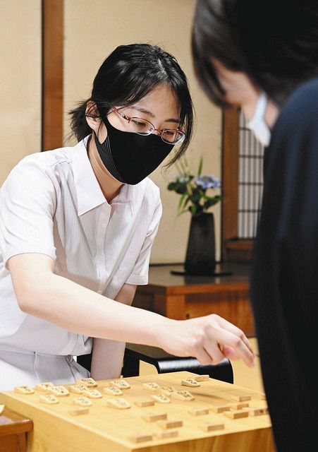 里見香奈女流王位 最多４４期 通算タイトル獲得数 歴代単独１位 中日新聞web