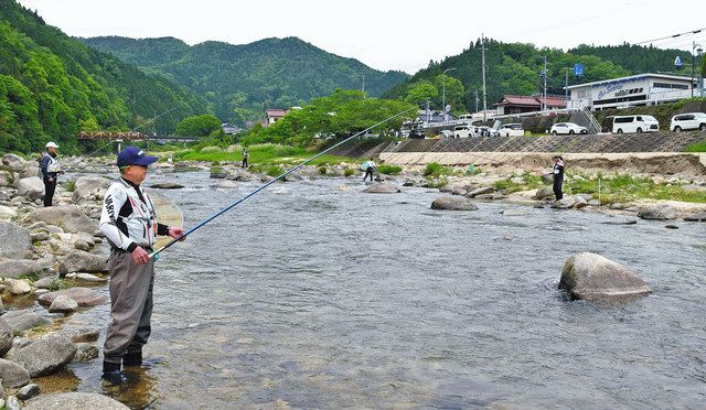 釣り人が集中していた小渡ヤナ上流