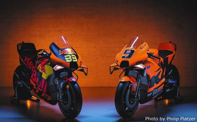 KTM「RC16」カラーリング発表 レッドブルのロゴ強調：中日