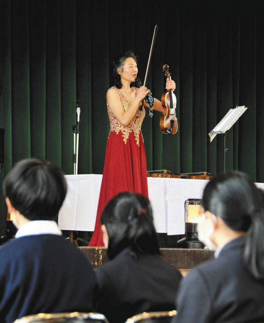 100年前の音色を堪能 大府東高で鈴木政吉製造のバイオリン演奏会
